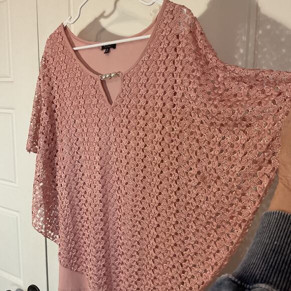 Onyx Coral Tank W/Crochet Lace batwing Poncho Style Overlay Pearl Feature Top 3X - Picture 2 of 7